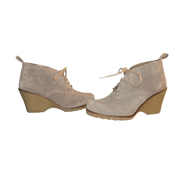 Women's Taupe Suede Boots with heel - Size 7.5 - Picture 2 of 9